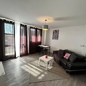 Appartement Cosy 3 Chambres Proche Airbus