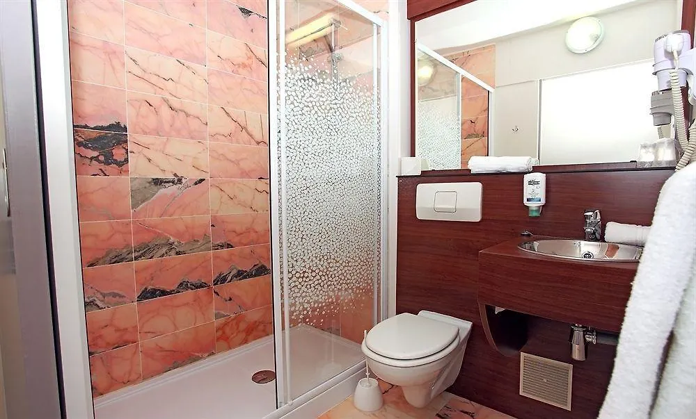 Brit Hotel Toulouse Colomiers - L'Esplanade